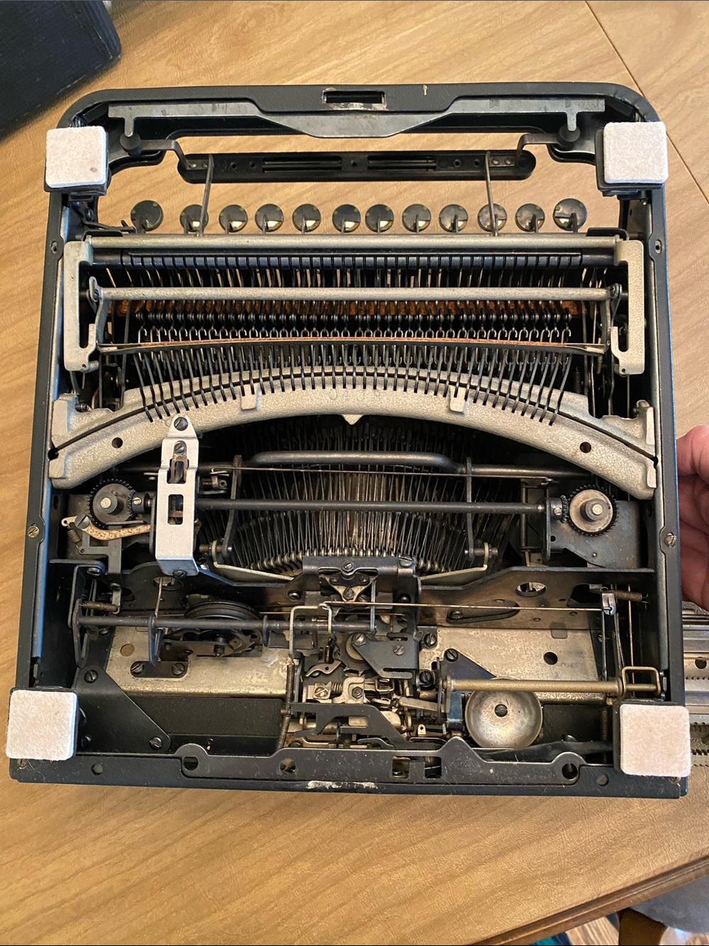Smith-Corona Sterling Black Typewriter in Original Hard Case - Picture 10 of 12